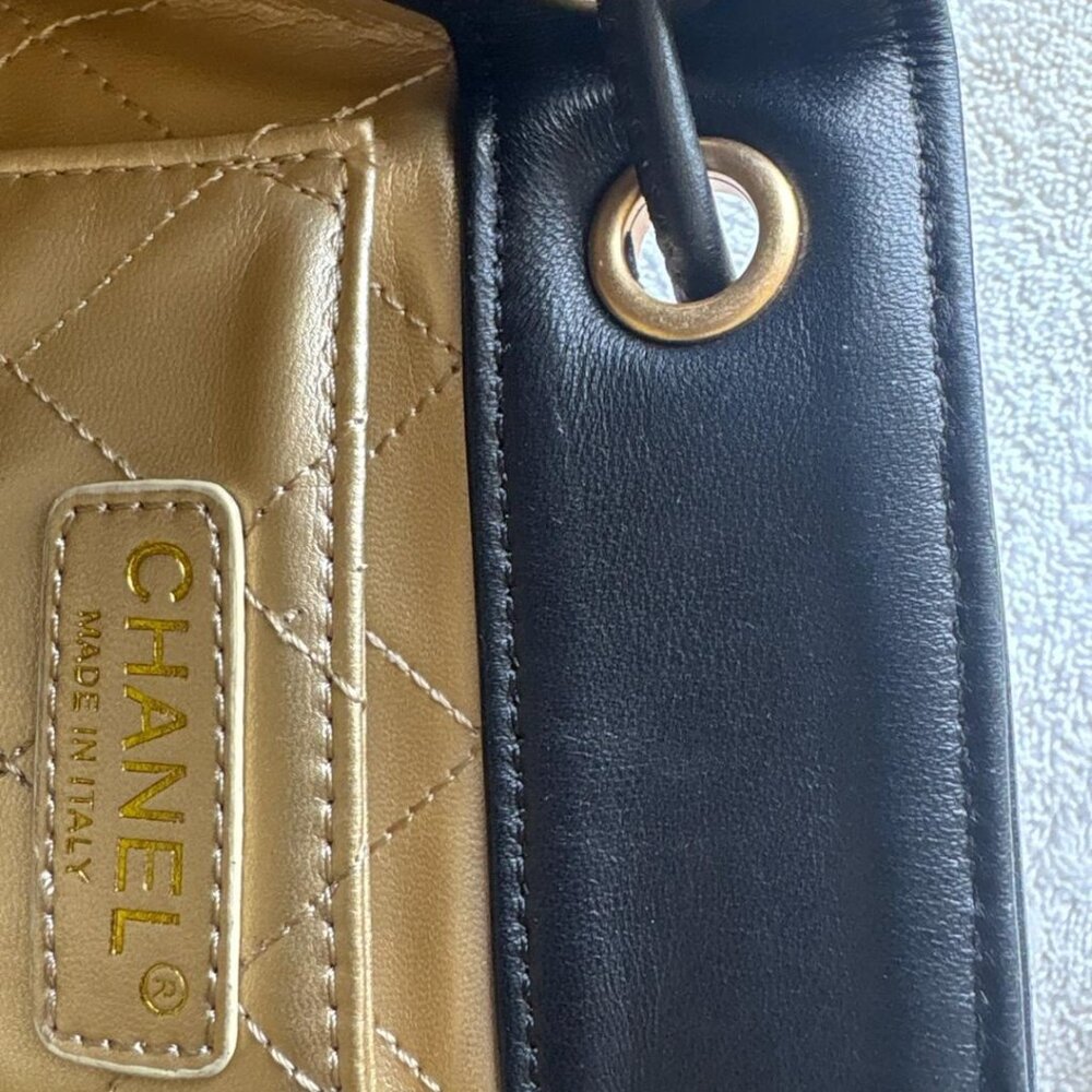 CHANEL ORIGINAL DRAWSTRING PURSE - image 8